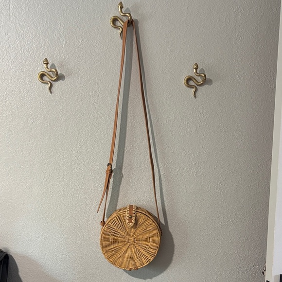 Handbags - Round Woven Crossbody Bag in Tan